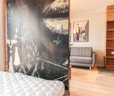 piękna kawalerka w nowym budynku w centrum - Photo 6