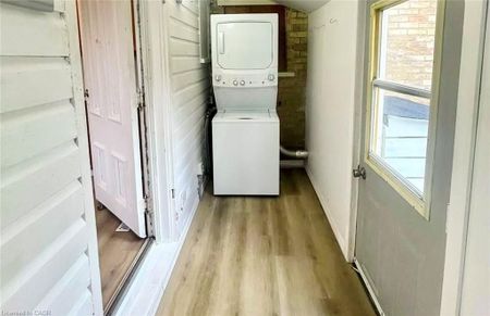 For Lease - 33 Bute Street, North Dumfries, Ontario - Photo 2