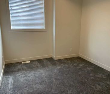 3 Bedroom 2.5 Bath – Downtown - Photo 3