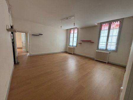 Location Appartement 3 pièces 84m² PERIGUEUX 24000 - Photo 2