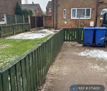 3 bedroom end of terrace house to rent - Photo 2