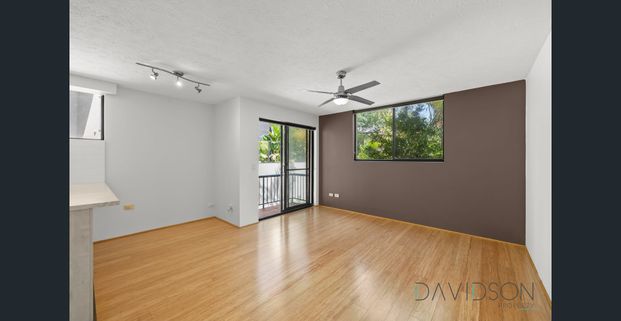 Beachside Broadbeach Living – Steps from Sand & Surf - Photo 1