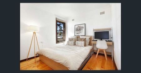 Spacious 3-Bed Family Home in a Prime Location – Don't Miss Out! - Photo 3