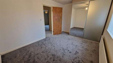 Barton Court, Kingsway, Winsford, CW7 - Photo 2