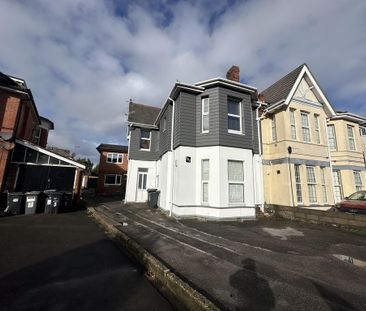 2 bedroom ground floor flat to rent - Photo 3