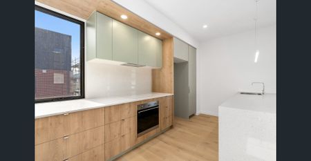 Stunning & Spacious Corner Townhouse With CBD views! - Photo 2