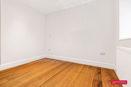 Hampstead High Street, London, NW3 - Photo 2