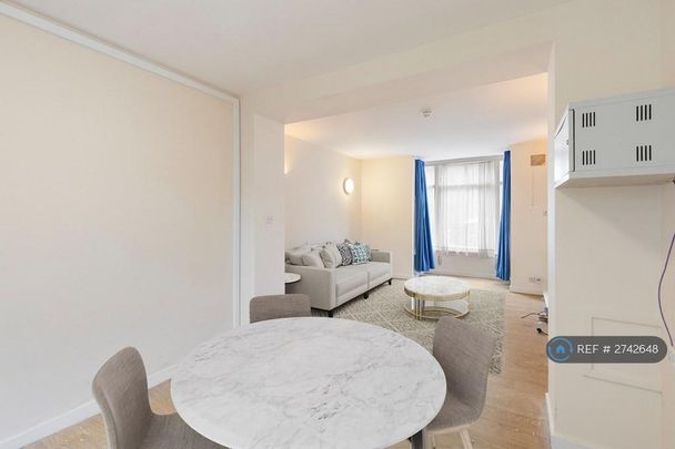 1 bedroom in a house share to rent - Photo 1