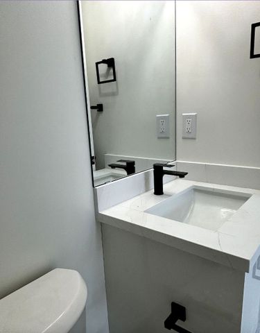 For Lease - 643 Bathurst Street Unit# 101, Toronto, Ontario - Photo 3