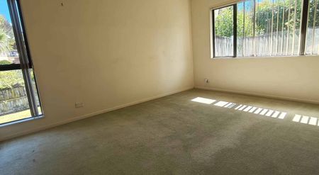 Sunny & Spacious 4BR Family Home – Royal Height - Photo 3