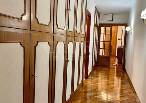 Monteverde Vecchio-Terrace: Furnished 2 Bedroom, 2 Bath, spacious kitchen, living, large private terrace and garden. Bright, silent, near shops, services and transport, located on a quite street in a well kept building. Possible parking. Ref 2375