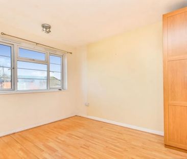 2 Bed Flat, Beech Lawns, N12 - Photo 3