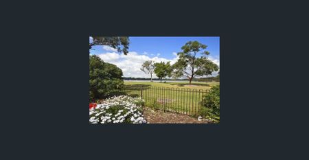 STYLISH TOWNHOUSE IN PEACEFUL SURROUNDINGS! - Photo 3