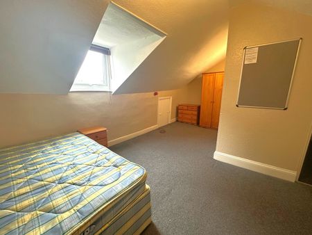 4 Bed Maisonette, Gloucester Road, BS7 - Photo 3