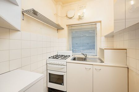 2/75 Alexandra Avenue, South Yarra VIC 3141 - Photo 4