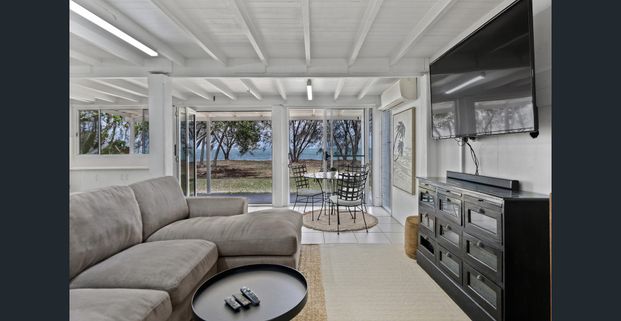 Relax with Beachfront Living & fully furnished!! Room for the boat or caravan. - Photo 1