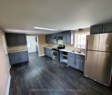 Detached Home For Lease | N8124352 - Photo 2