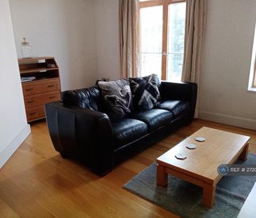 2 bedroom flat to rent - Photo 2