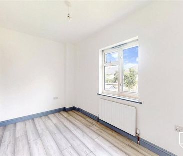 4 bedroom semi-detached house to rent - Photo 4