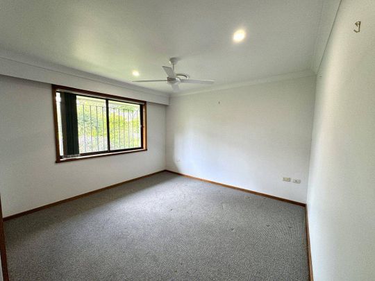 Spacious Three Bedroom Home with Golf Course Views - Photo 1