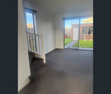 1 Ronneback Walk, Cranbourne, Vic 3977 - Photo 1