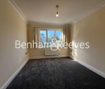 Eastbury Avenue, Northwood, HA6 - Photo 3