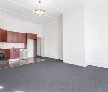 Oversized Apartment In The Heart Of Mosman Village - Photo 5