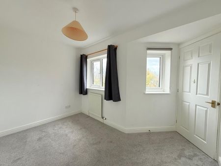 4 bedroom detached house to rent - Photo 3