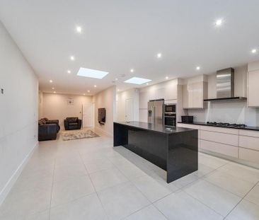 4 bedroom semi-detached house to rent - Photo 3