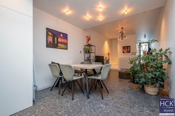 KORTRIJK - Instapklare woning met 2 SLPK. + bureau én stadskoer - Photo 1