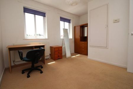 5 bedroom detached house to rent - Photo 4