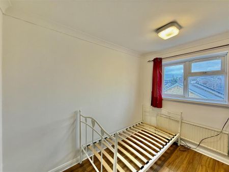 4 bedroom townhouse to rent - Photo 2