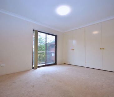 Renovated 2 Bedroom Townhouse!! - Photo 4