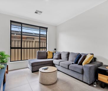 Stunning executive home - Photo 6