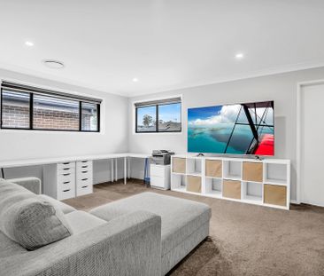 Family Home With Multiple Living Spaces! - Photo 2