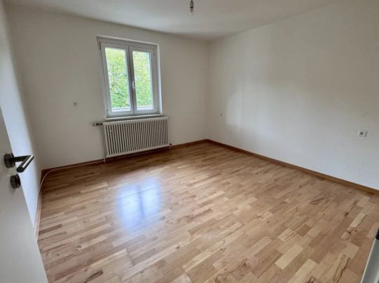 Wehr, Gemütliche 3-Zimmer-Altbau-Wohnung in ruhiger Lage mit Balkon und Garage - Photo 1