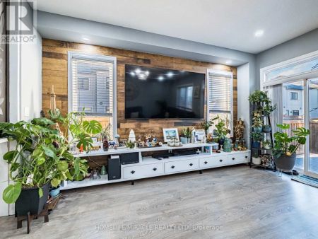 3 DORIS PAWLEY CRESCENT - Photo 4