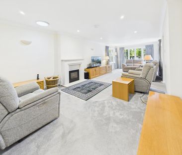 5 bedroom bungalow to rent - Photo 1