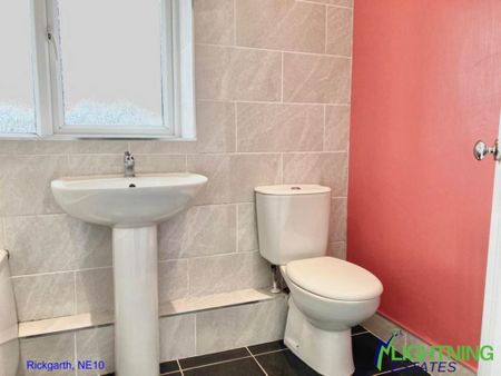 2 bedroom semi-detached house to rent - Photo 4