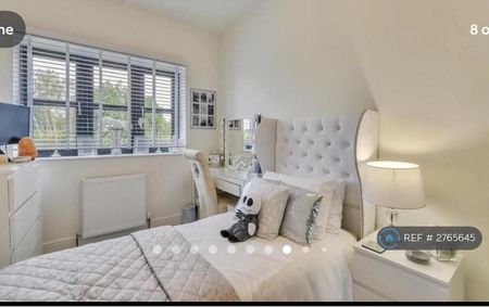 4 bedroom detached house to rent - Photo 4