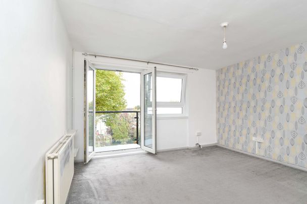 Spacious 1 Bed flat to let in East Ham - Photo 1