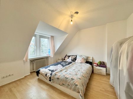 Nähe Maschsee: Ansprechende & helle 3-Zimmer-Dachgeschosswohnung - Photo 2