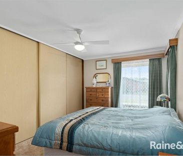 Spacious 3 Bedrooms Family Home plus Study! - Photo 3