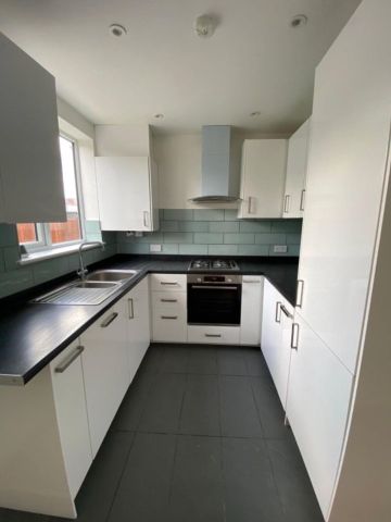 Room in a Shared Flat, Woodmansterne Road, SW16 - Photo 5