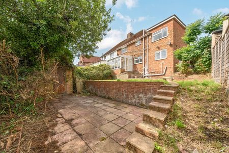5 bedroom semi-detached house to rent - Photo 4
