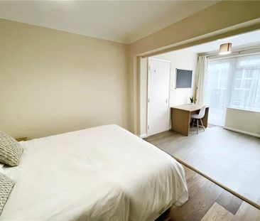 6 bedroom end of terrace house to rent - Photo 5