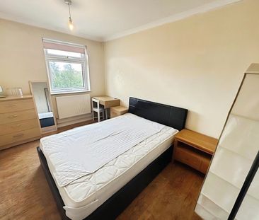 One-Bedroom House share - Photo 2