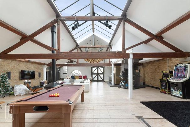 2 bedroom penthouse to rent - Photo 1