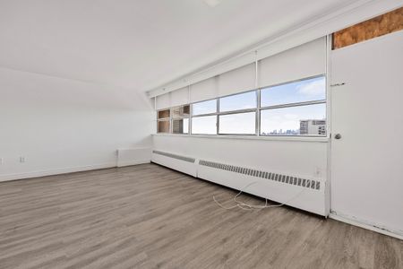 For Lease - 65 Thorncliffe Park Drive Unit# 1807, Toronto, Ontario - Photo 4