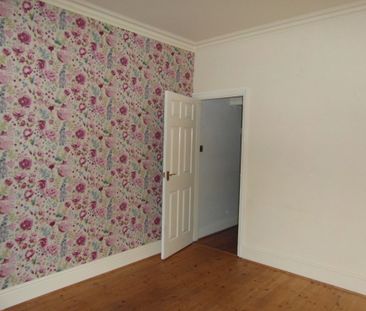 Three‑bed terraced home with modern kitchen, family bathroom and sp... - Photo 2